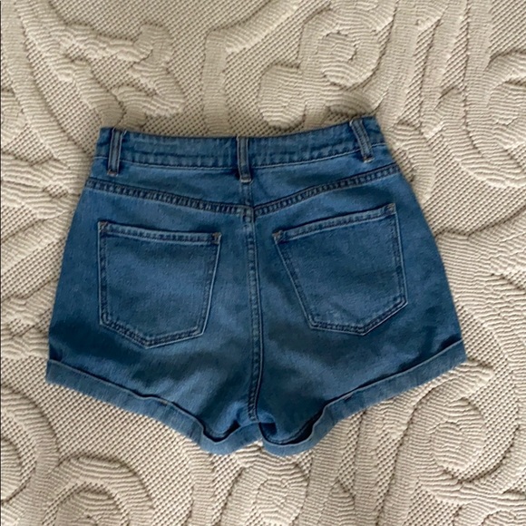 SOLD High waisted denim mom shorts - Picture 3 of 3